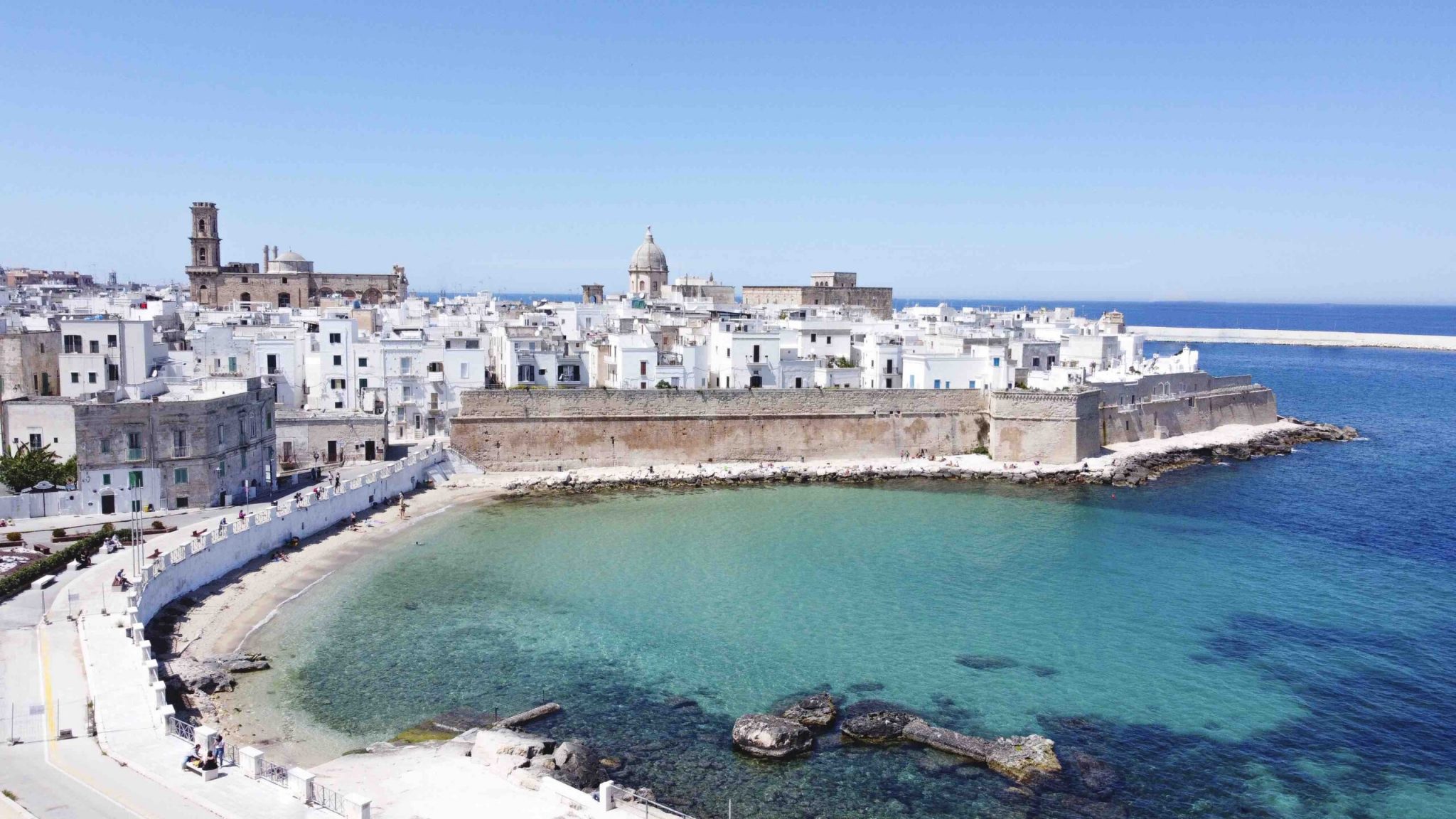 Italics, PANORAMA MONOPOLI